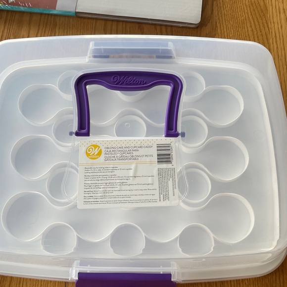 Wilton Cake & Cupcake Caddy 🌺 - Picture 5 of 6